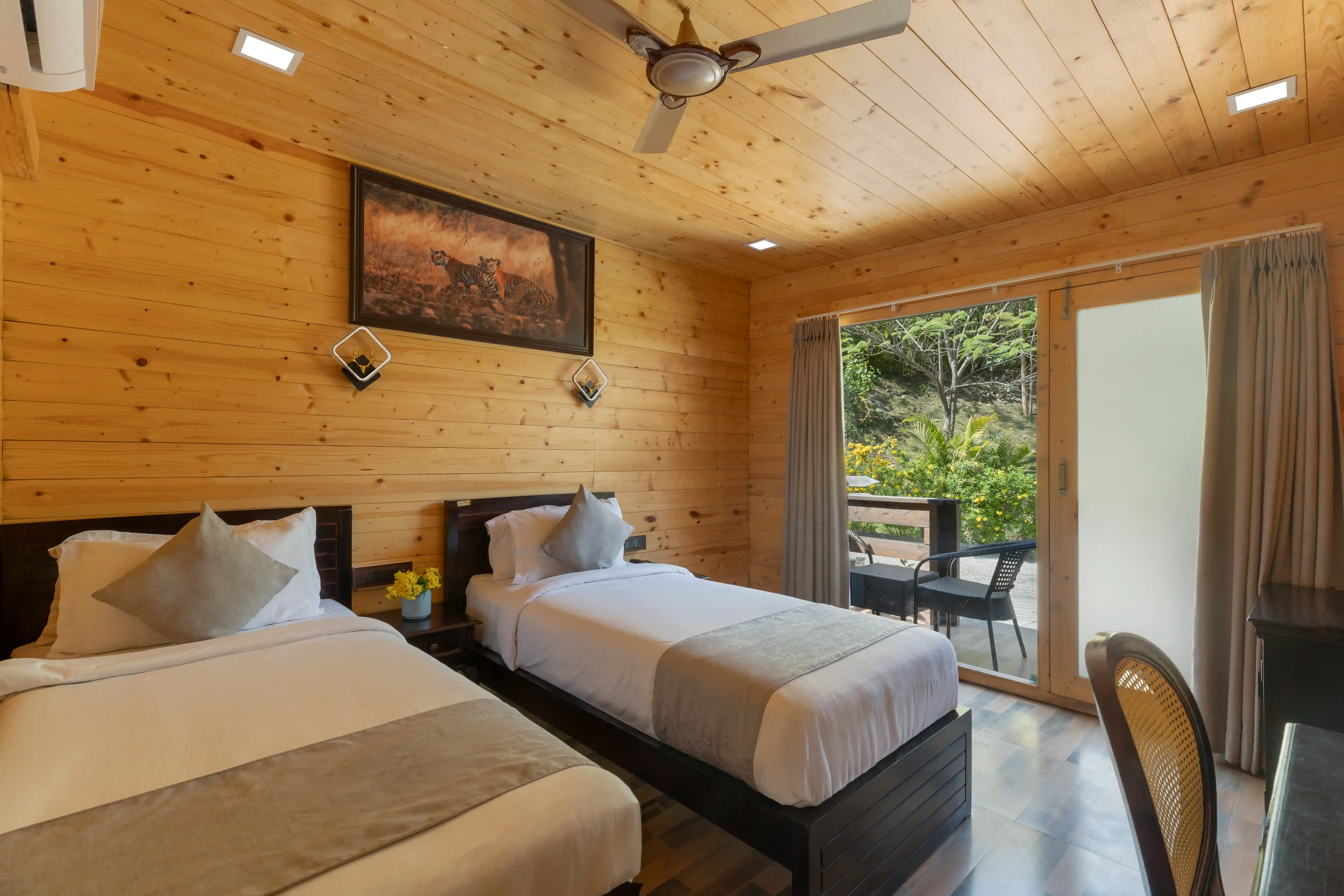 Deluxe Wooden Cottage Double bed
